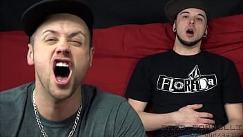 play Brad Borrelli dan Mr Bliss bersendawa sangat keras dan dalam untukmu