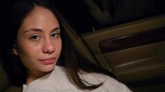 Odtwórz Euro Babe Natalia daje intensywną loda na plaży