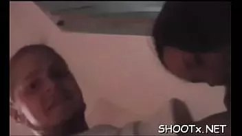Odtwórz Mięsna bazooka odwiedza usta i szczupłą cipkę młodej Tanyi