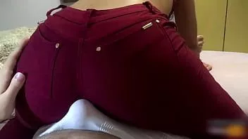 Riproduci Salta a secco nei jeans fino a venire nei pantaloni