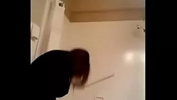 Abspielen Inderin mit großen Titten stellt vor der Kamera ihren Körper zur Schau