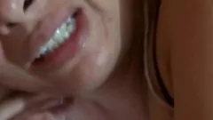 play شقراء جبهة تحرير مورو الإسلامية يحصل على handjob و ضخمة شاعر المليون على الحمار