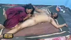 play El encuentro íntimo de Desi Aunty Nandini con su Devar