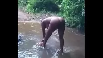 চালান কালো এমএলএফ উপভোগ করছে এবং বাইরে মজা করছে
