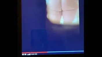 Redare Mă uit la videoclipurile soției mele la duș