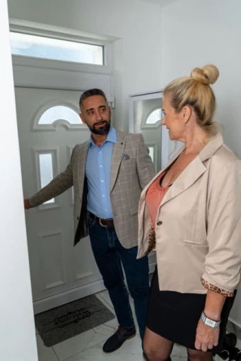Porno Yıldızı Mugur