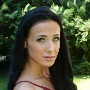 قناة Nicole Love